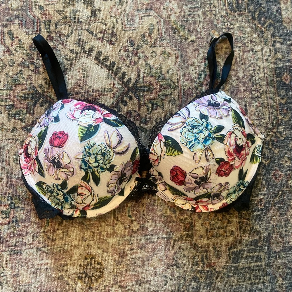 Victoria secret floral lace bra (brand new)